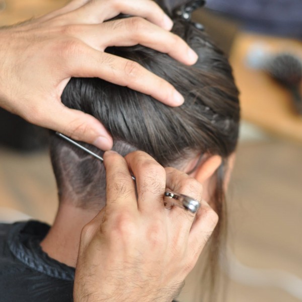 Haare schneiden für einen guten Zweck – Tabaluga Kinderstiftung (© J7 Stuttgart)